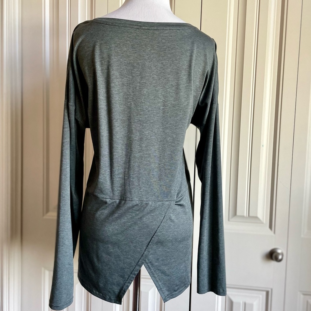 COLUMBIA Omni-Shade Long Sleeve
Cedarpines Athletic Top UPF50